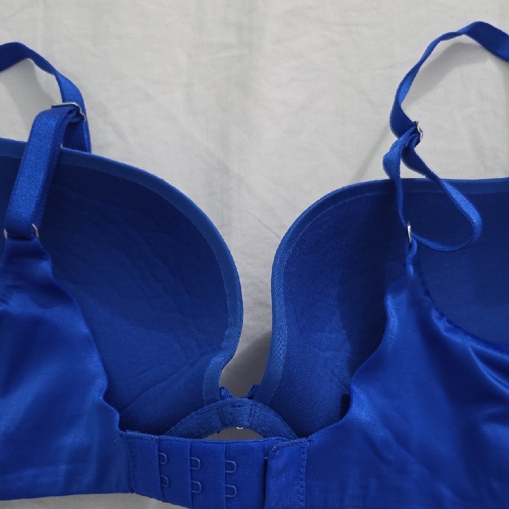 VICTORIA'S SECRET Bold Blue Bra🧿 - Picture 3 of 5